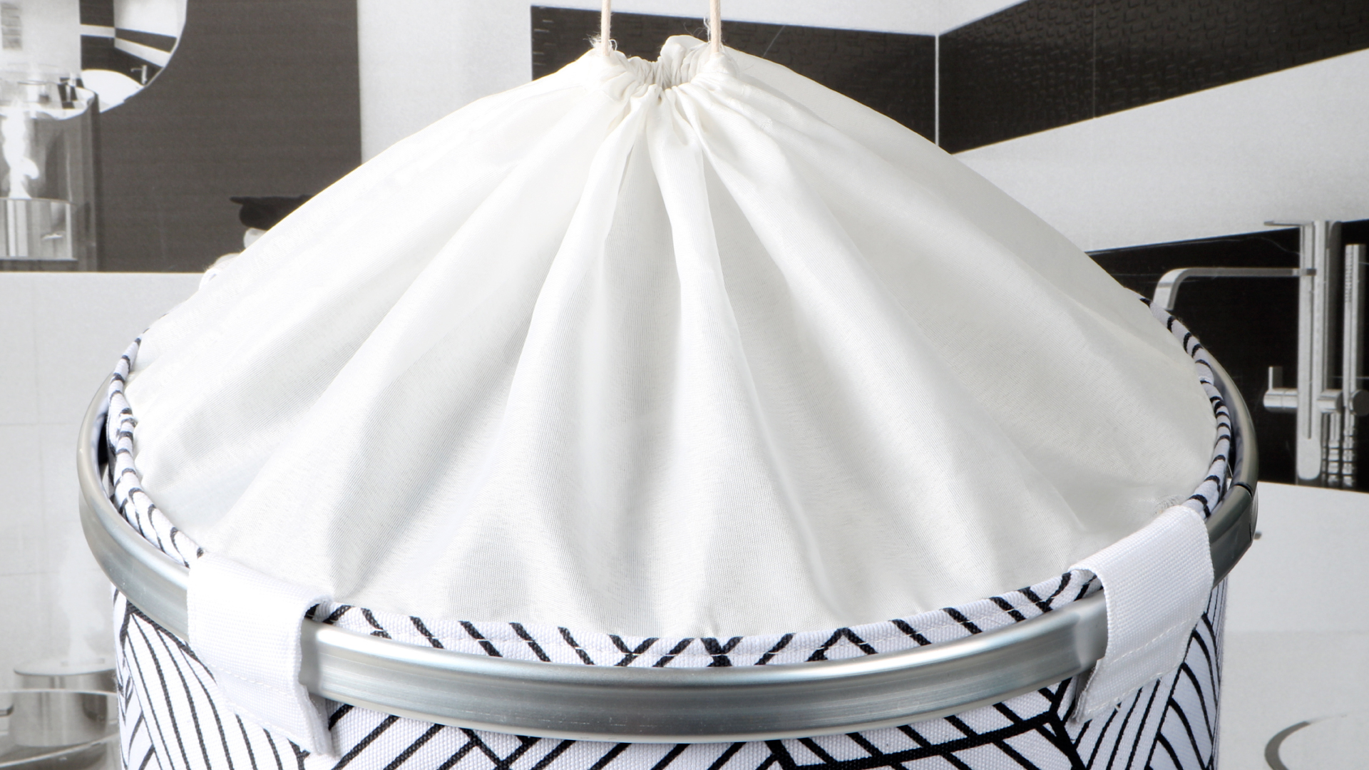 Корзина для белья на завязках FX-1033B, белая, 80 литров